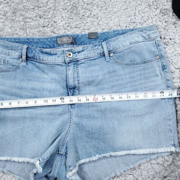 READ Torrid 3.5" Vintage Stretch High Rise Raw Hem Jean Shorts Plus Size 26 - Picture 11 of 12